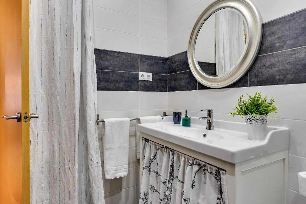 Charming & Convenient Apartment Near Plaza Espanya Barcelona